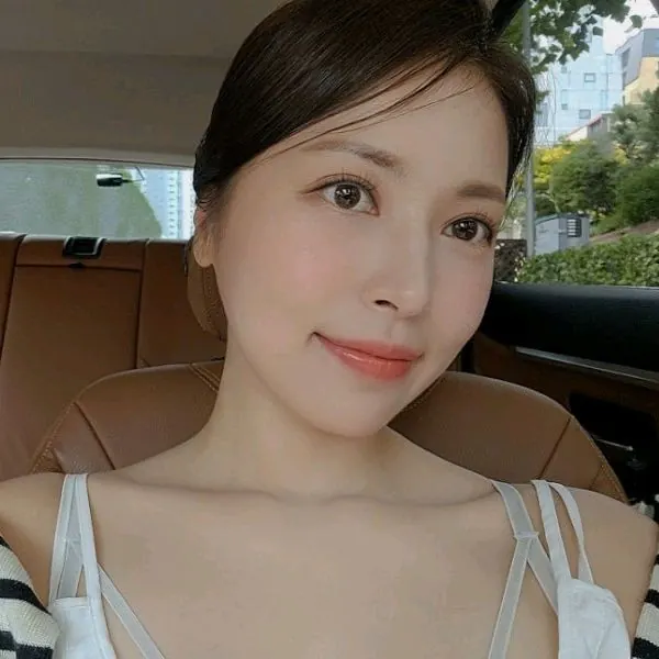 차 안에서 찍은 데일리 메이크업